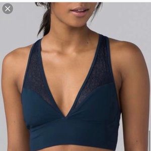LULULEMON TWIST AND TRAIN SPORTS BRA